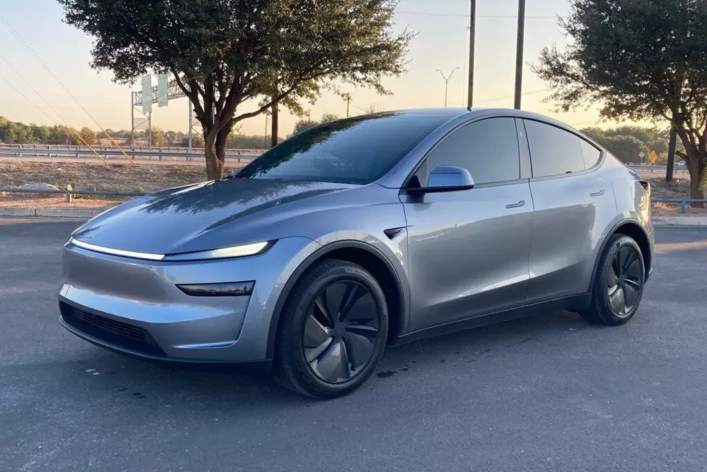2026 Tesla Model Y Long Range photo 1