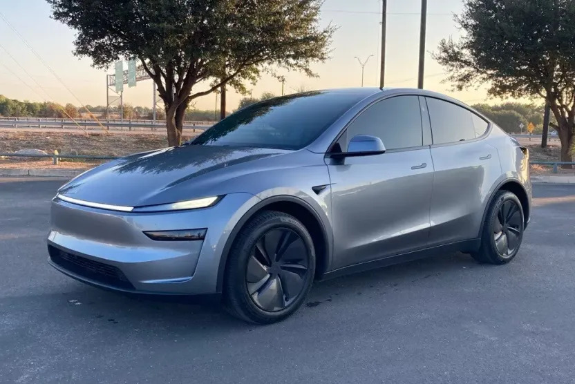 2026 Tesla Model Y Long Range photo 1
