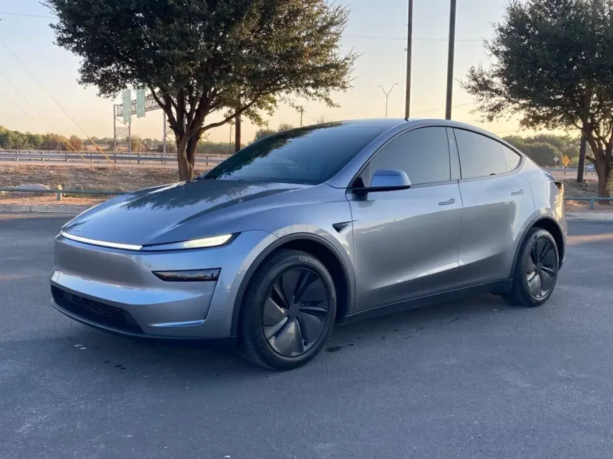 2026 Tesla Model Y Long Range photo 1