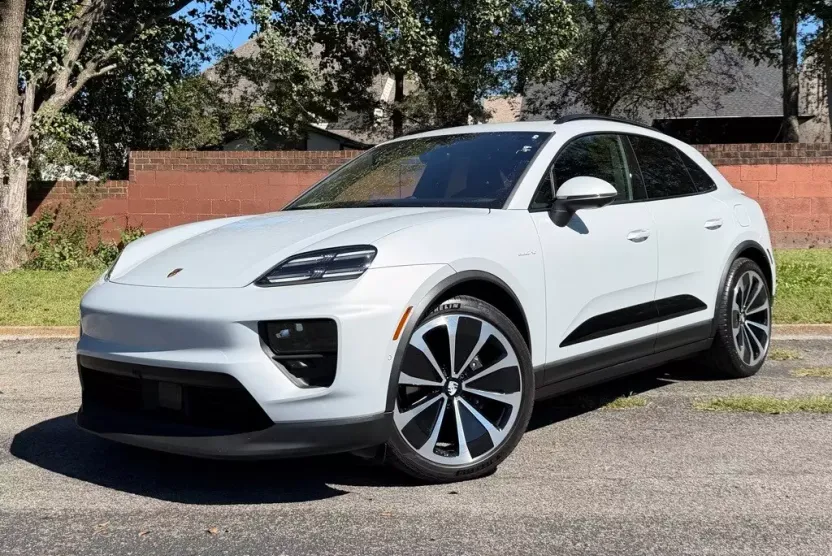 2025 Porsche Macan Electric 4 photo 1