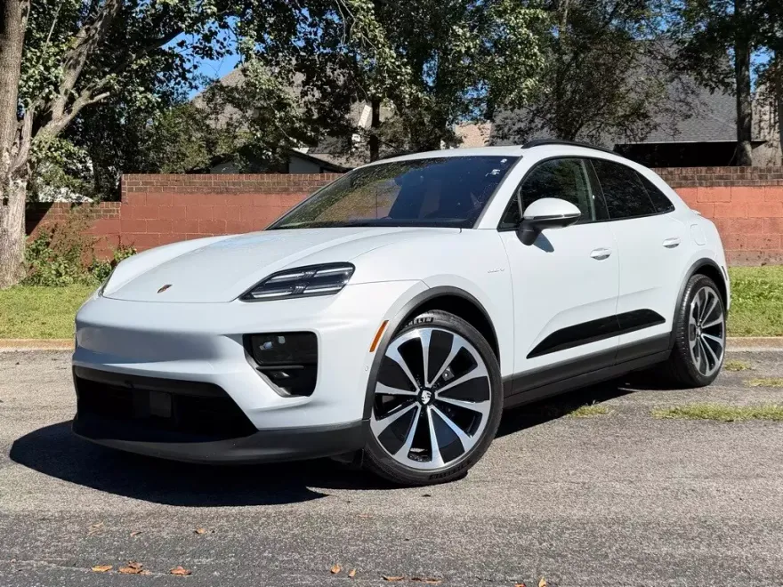2025 Porsche Macan Electric 4 photo 1