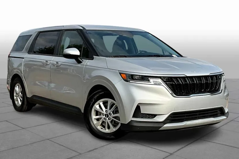 2023 Kia Carnival LX photo 1