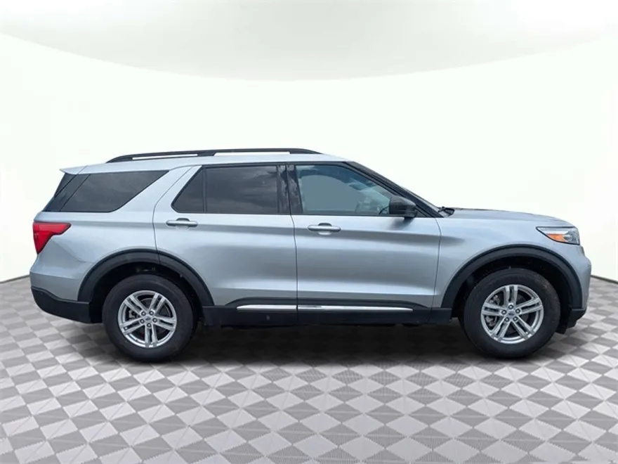 2022 Ford Explorer XLT photo 1
