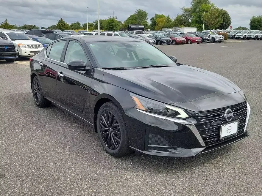 2025 Nissan Altima 2.5 SV photo 1