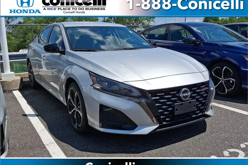 2024 Nissan Altima 2.5 SR photo 1