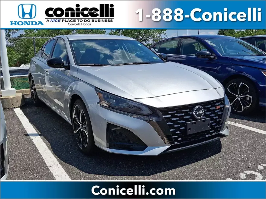 2024 Nissan Altima 2.5 SR photo 1