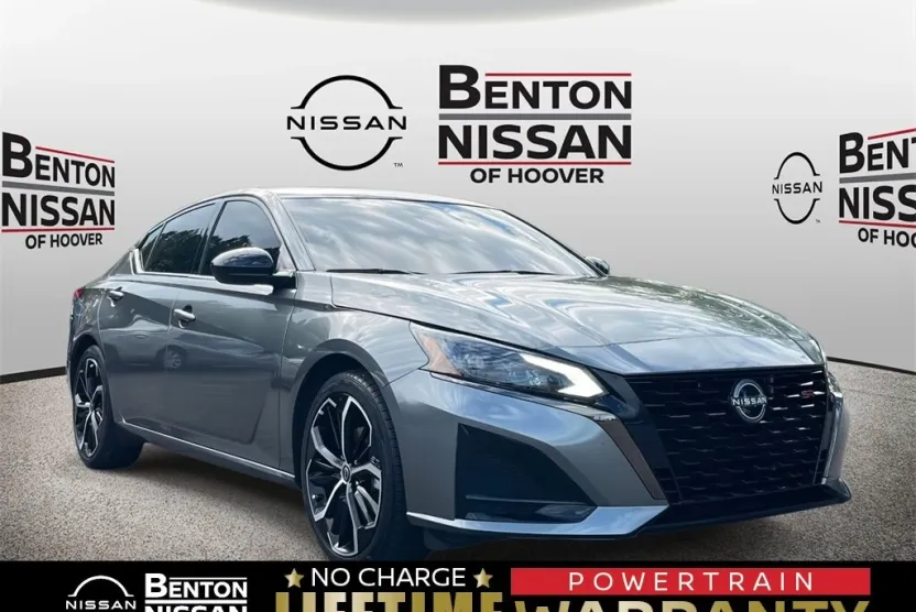 2023 Nissan Altima 2.5 SR photo 1