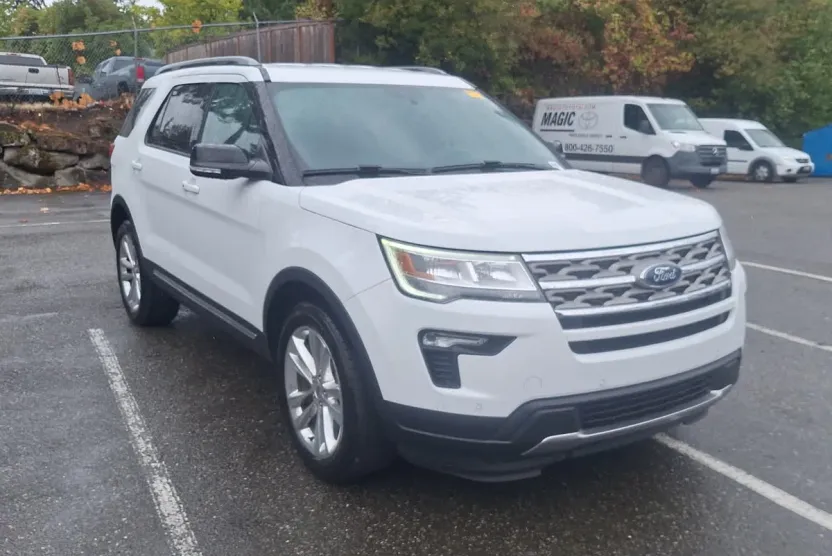 2018 Ford Explorer XLT photo 1