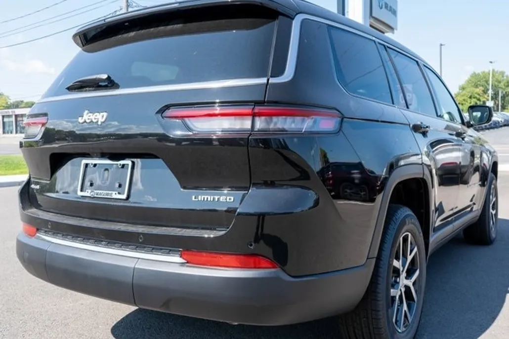 2025 Jeep Grand Cherokee Limited photo 1