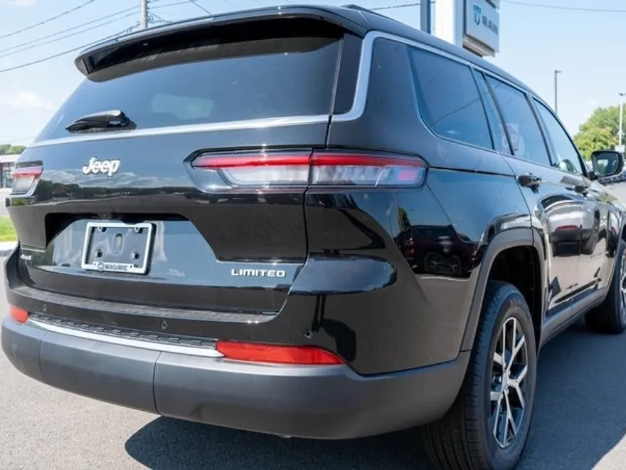 2025 Jeep Grand Cherokee Limited photo 1
