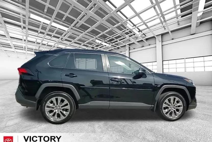 2024 Toyota RAV4 XLE Premium photo 1