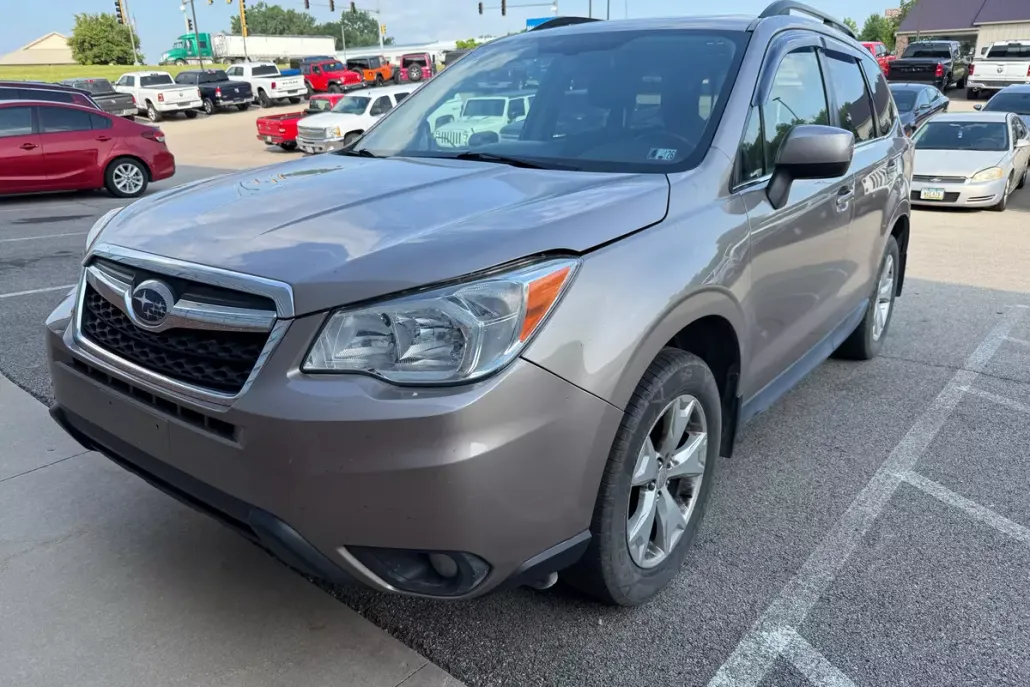 2016 Subaru Forester Limited photo 1