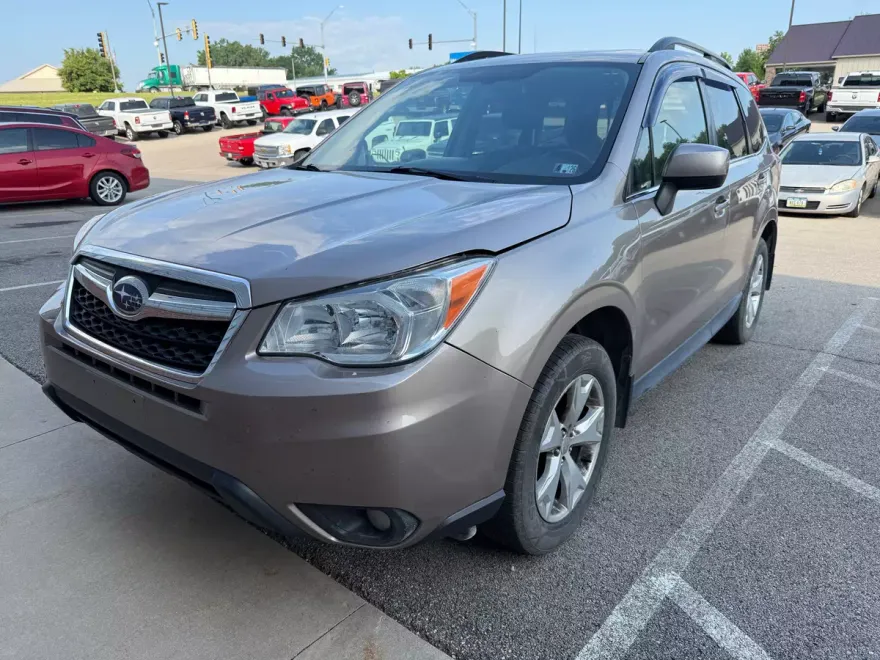 2016 Subaru Forester Limited photo 1