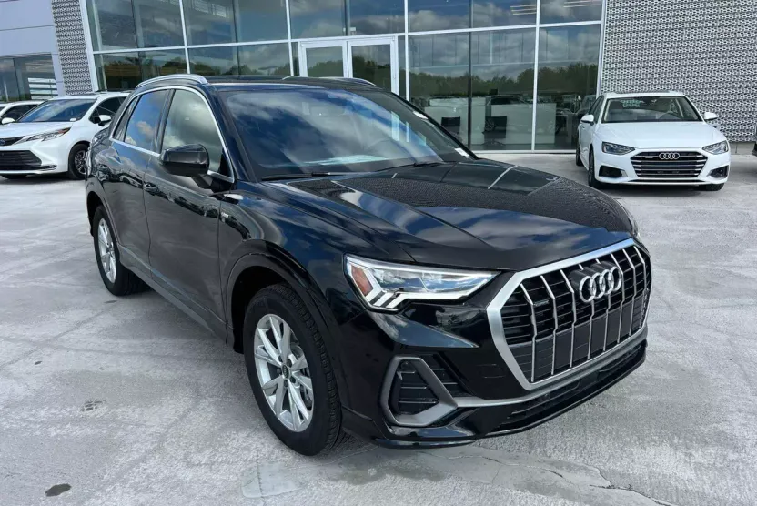 2025 Audi Q3 45 TFSI S line Premium photo 1