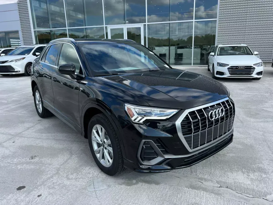2025 Audi Q3 45 TFSI S line Premium photo 1