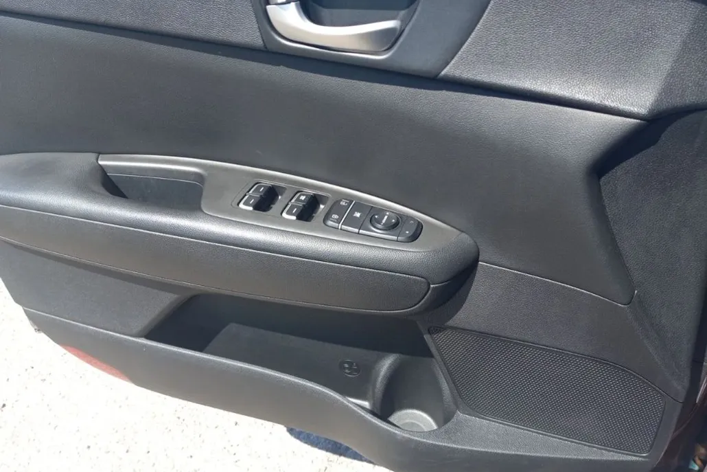 2017 Kia Optima LX photo 1