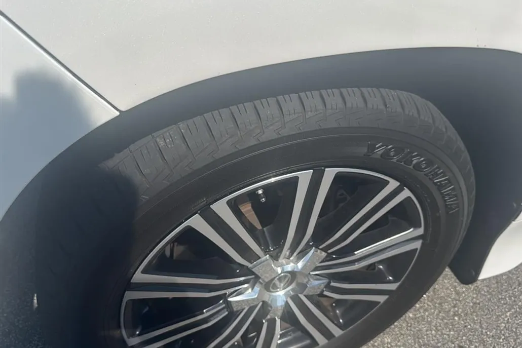 2020 Lexus LX 570 Three-Row photo 1