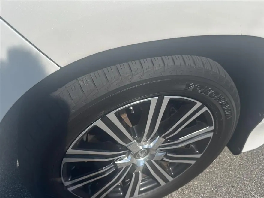 2020 Lexus LX 570 Three-Row photo 1