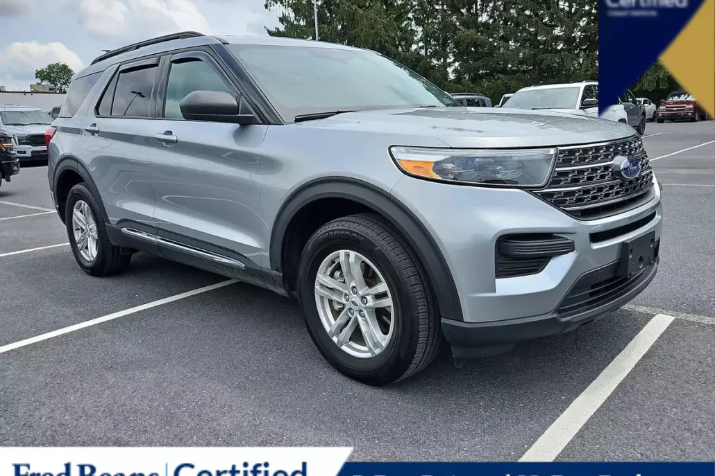 2023 Ford Explorer XLT photo 1