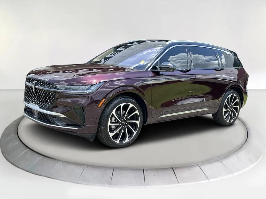 2024 Lincoln Nautilus Black Label photo 1