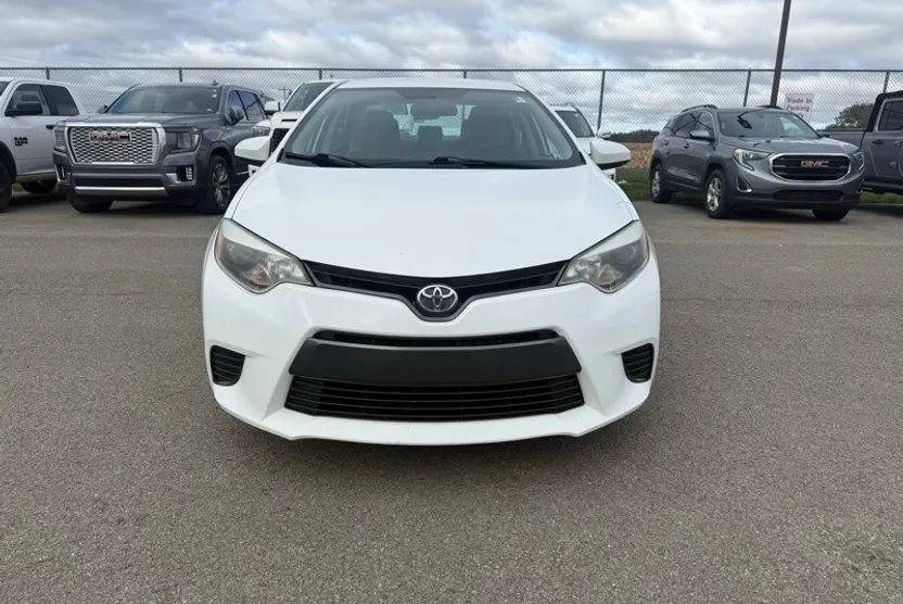 2016 Toyota Corolla LE photo 1