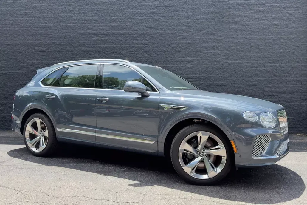 2025 Bentley Bentayga Azure V8 photo 1