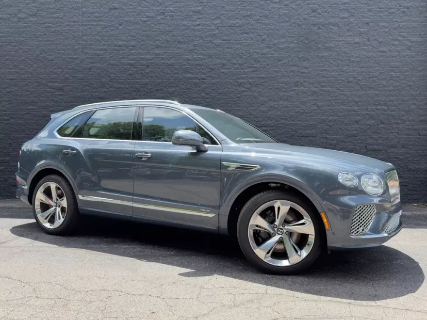 2025 Bentley Bentayga Azure V8 photo 1