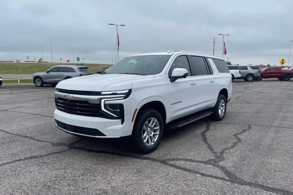 2025 Chevrolet Suburban Base photo 1