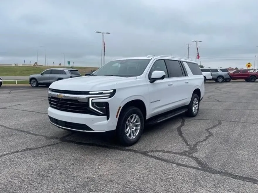 2025 Chevrolet Suburban Base photo 1