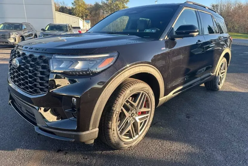 2026 Ford Explorer ST-Line photo 1