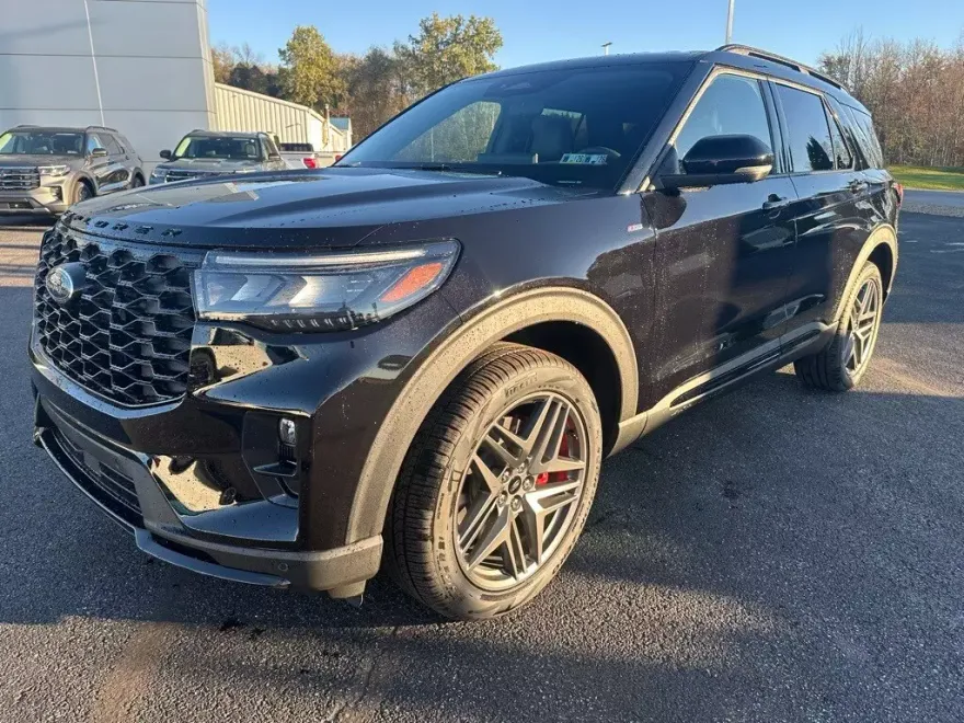 2026 Ford Explorer ST-Line photo 1