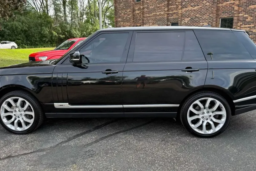 2017 Land Rover Range Rover Supercharged LWB photo 1