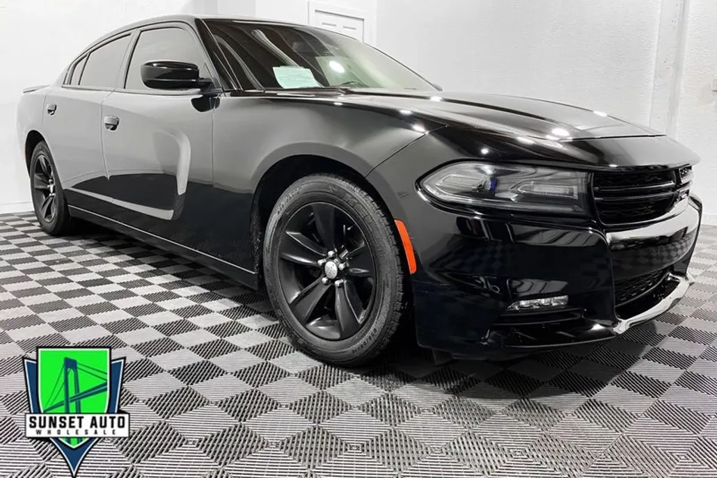 2017 Dodge Charger SXT photo 1