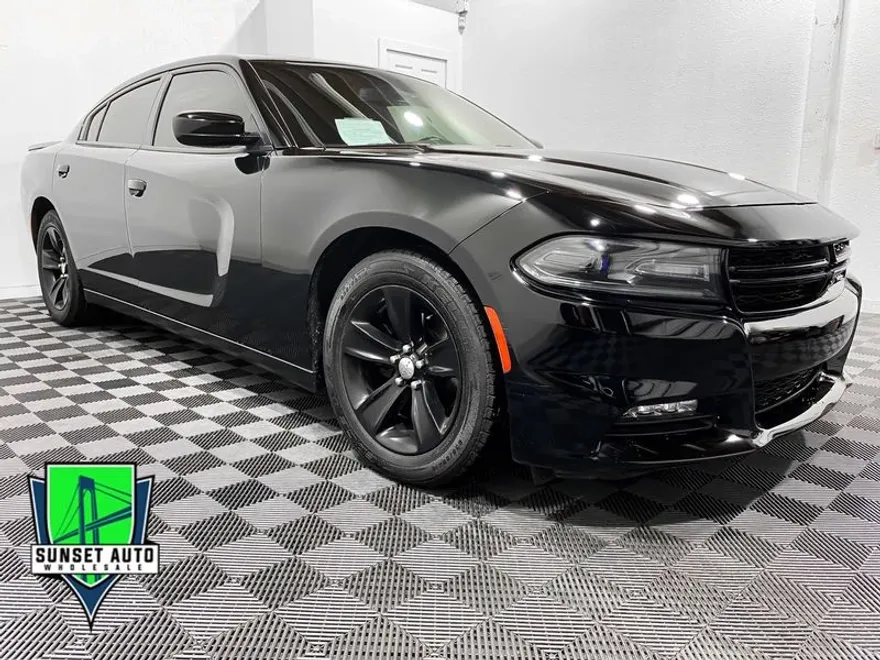 2017 Dodge Charger SXT photo 1