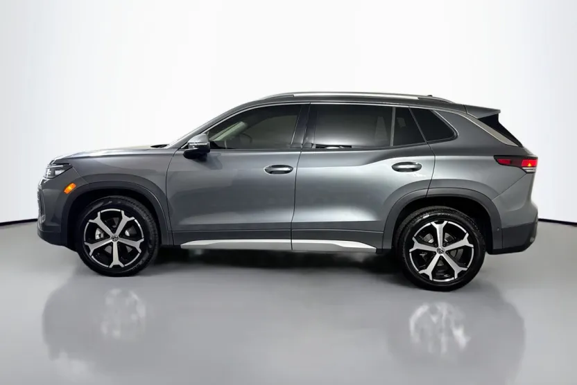 2025 Volkswagen Tiguan SE photo 1