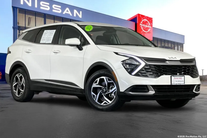 2023 Kia Sportage LX photo 1