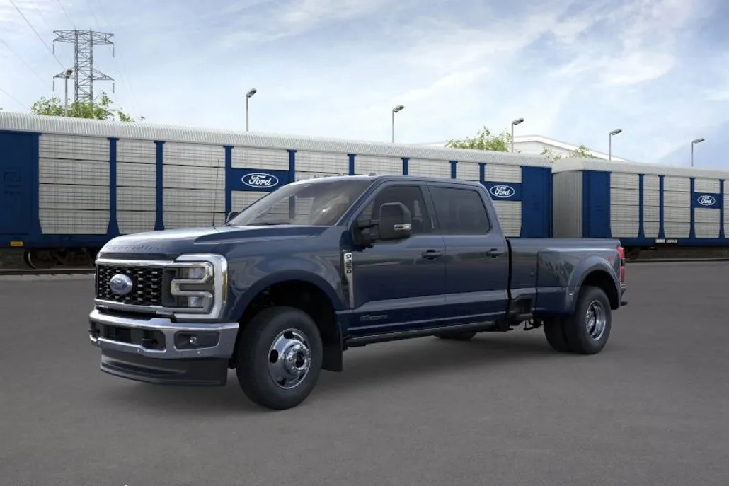 2025 Ford F-350 Lariat photo 1
