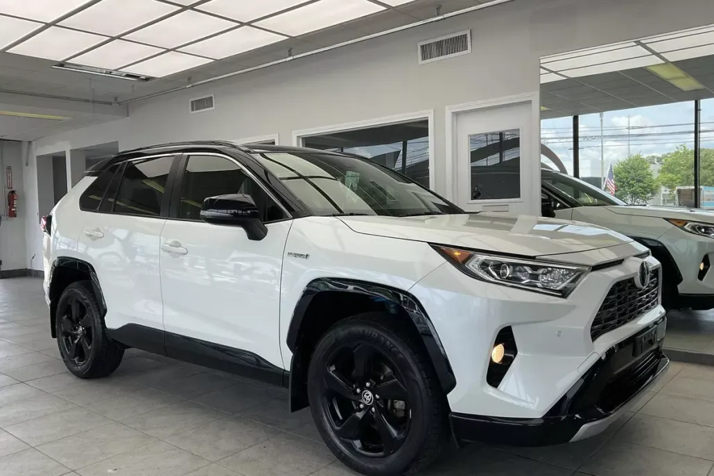 2020 Toyota RAV4 Hybrid XSE photo 1
