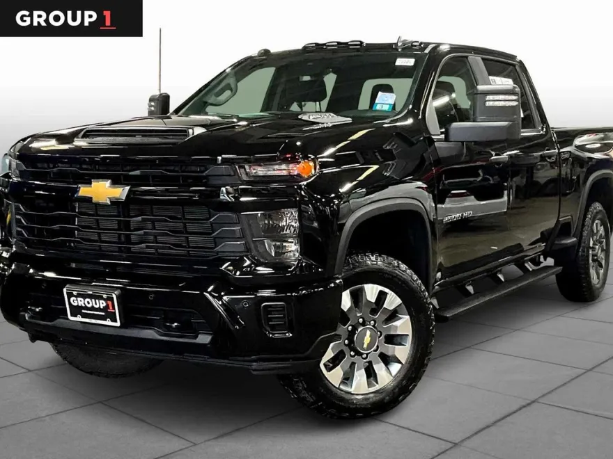 2025 Chevrolet Silverado 2500HD Custom photo 1