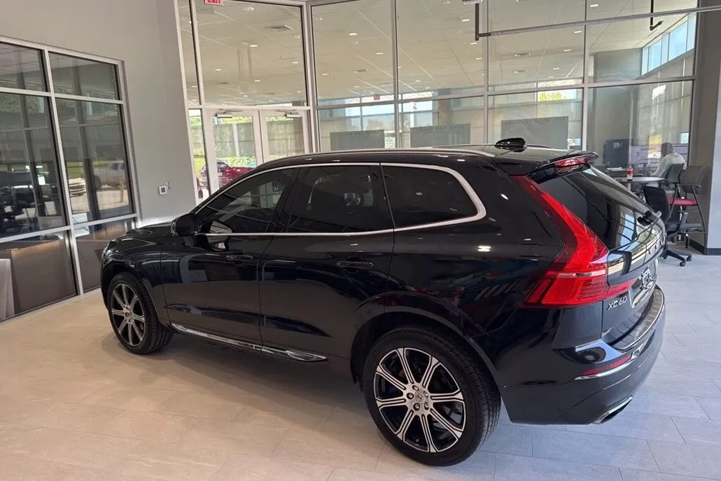 2021 Volvo XC60 T5 Inscription photo 1