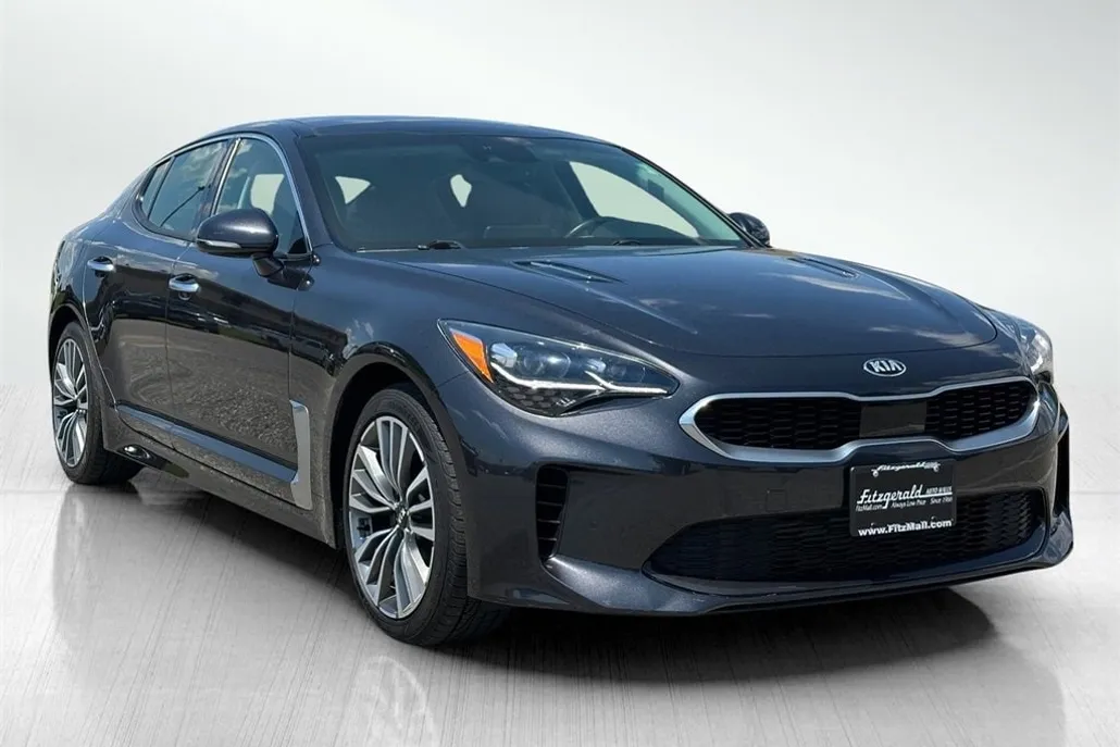 2019 Kia Stinger Premium photo 1