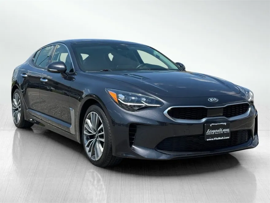 2019 Kia Stinger Premium photo 1