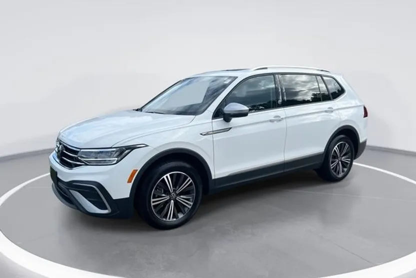 2024 Volkswagen Tiguan Wolfsburg Edition photo 1