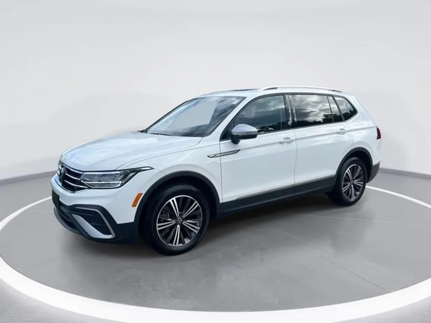 2024 Volkswagen Tiguan Wolfsburg Edition photo 1