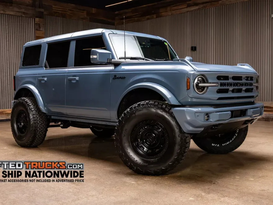 2025 Ford Bronco Outer Banks photo 1