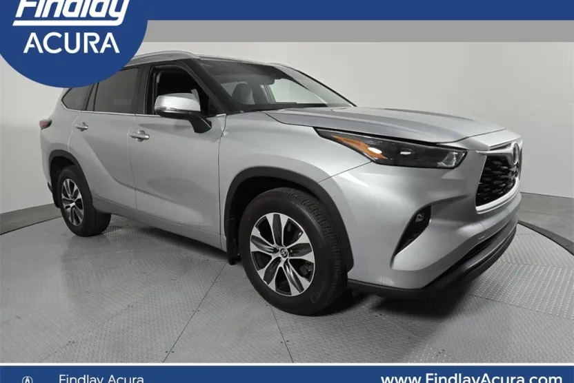 2024 Toyota Highlander XLE photo 1