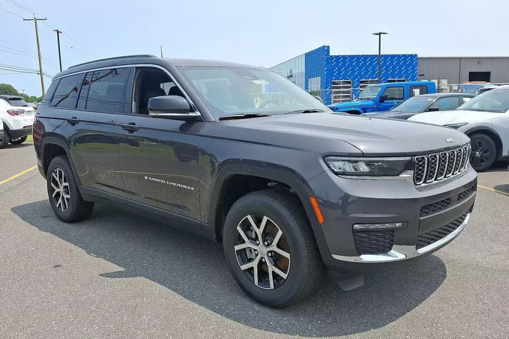 2025 Jeep Grand Cherokee Limited photo 1