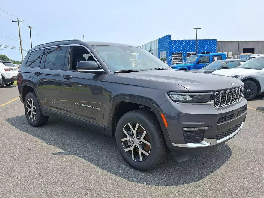 2025 Jeep Grand Cherokee Limited photo 1
