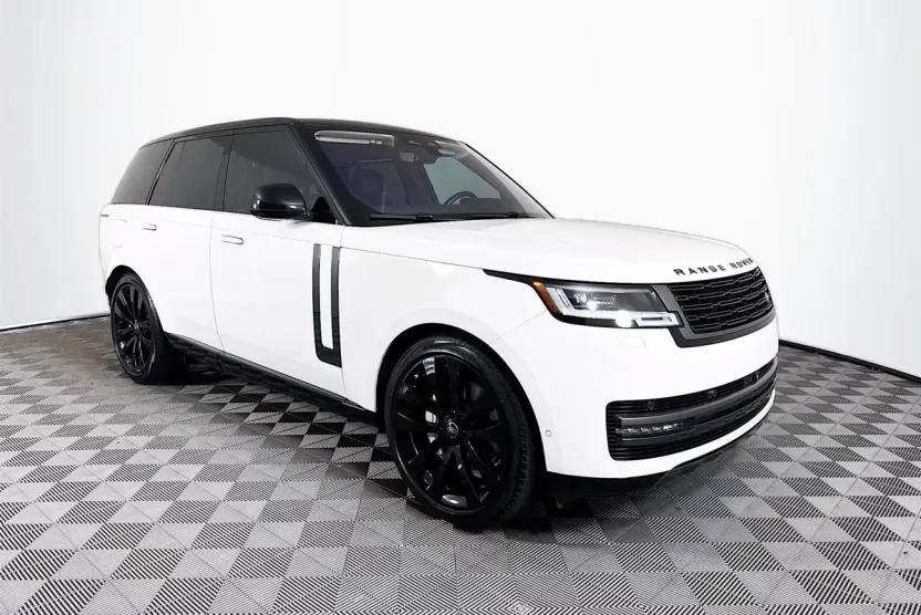 2022 Land Rover Range Rover SE photo 1