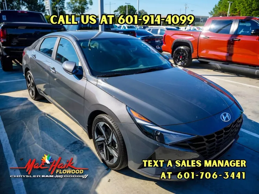 2023 Hyundai Elantra SEL photo 1